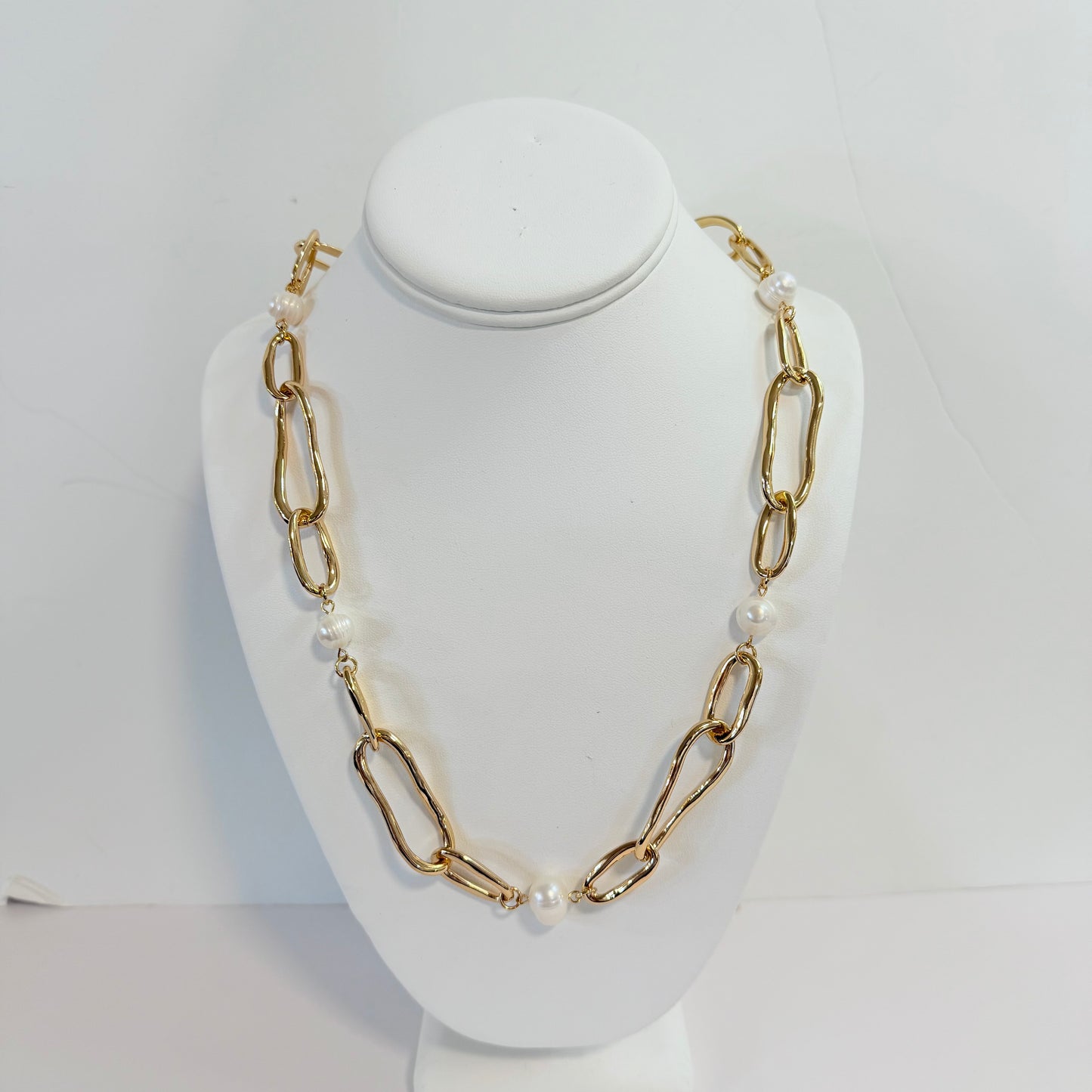 Pearl and Gold Chain Necklace