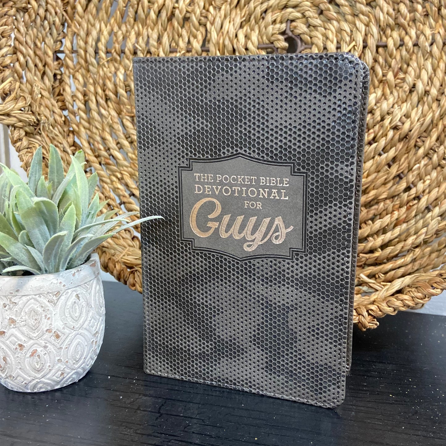 The Pocket Bible Devotional for Guys
