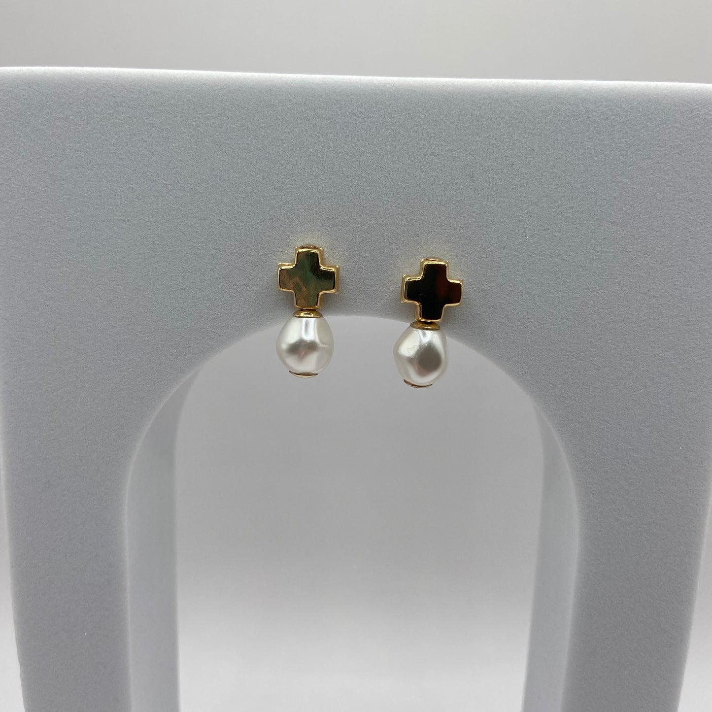 enewton Signature Cross Gold Stud- Pearl