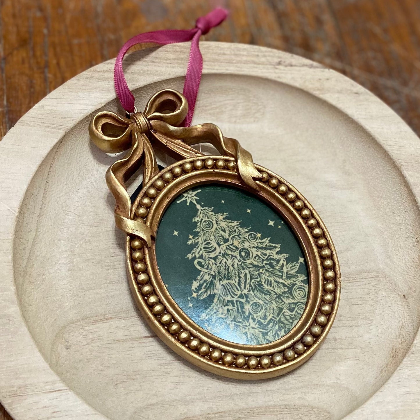 Gold Oval Bow Frame Ornament