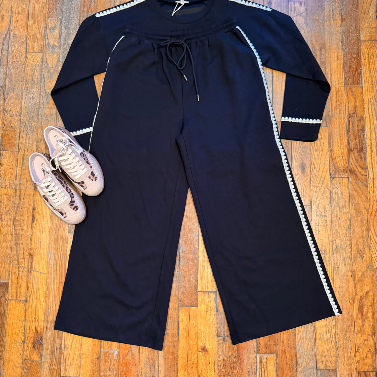 Scallop Trim Wide Leg Sweatpants