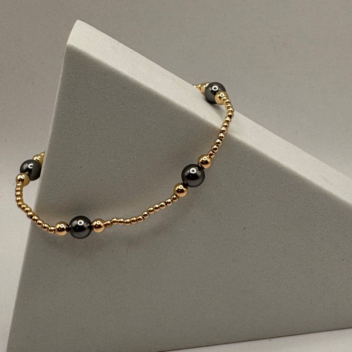 enewton Purpose Pearl Dark Grey 6mm Gold Bracelet