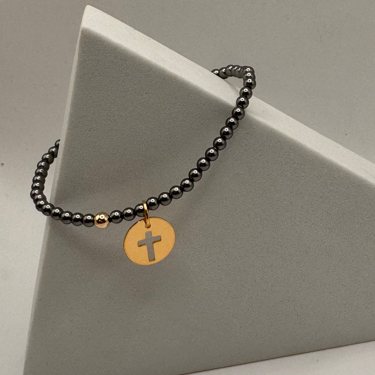 enewton Classic Pearl Dark Grey 3mm Bracelet - Blessed Gold Disc