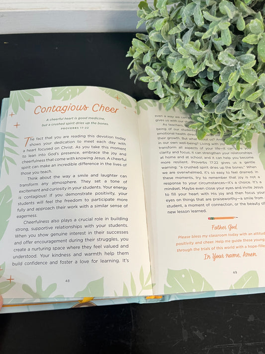 The 5-Minute Teacher Devotional: 90 Daily Devotions to Encourage and Uplift